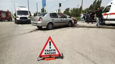 Sivas'ta otomobiller çarpıştı: 2 yaralı