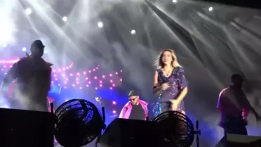 İzmir Enternasyonal Fuarı'nda İlk Sahne Hadise'nin