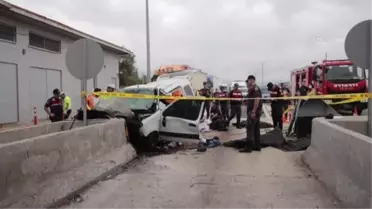 Bolu'da gişelere çarpan hafif ticari araçtaki 3 kişi öldü, 1 kişi yaralandı