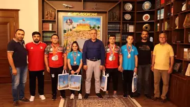Başkan Savran, başarılı haltercileri ödüllendirdi