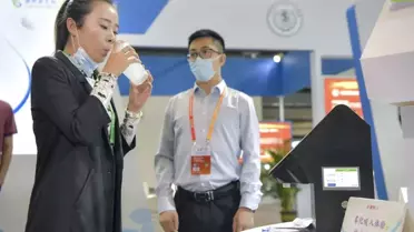 Çin'de geliştirilen solunabilir koronavirüs aşısına 'acil kullanım' onayı verildi