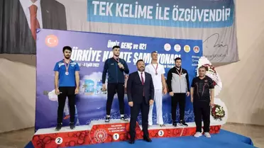 Ümit Genç ve U21 Türkiye Karate Şampiyonası'nda Bursa Büyükşehir Belediyesporlu karatecilerden 5 madalya