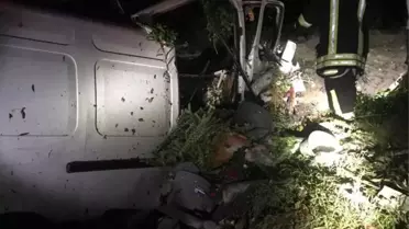 Denizli'de devrilen minibüsün sürücüsü öldü