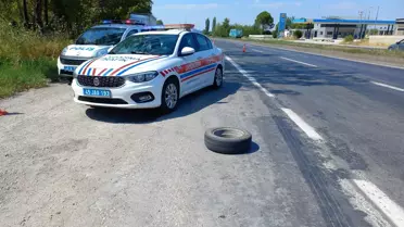 Manisa'da otomobilden fırlayan lastiğin isabet ettiği polis memuru yaralandı