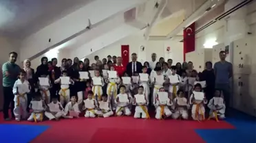 Minik tekvandocuların sertifika sevinci