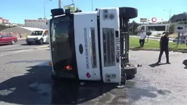 Temizlik aracı ile otomobil çarpıştı: 4 yaralı