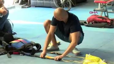 ŞAMPİYONA ÖNCESİ PARAŞÜTÇÜLERDEN GÖRSEL ŞÖLEN