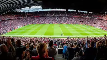 İngiltere Kraliçesi Elizabeth'in ölümü sonrası İngiltere Premier Lig'de futbola 1 hafta ara verildi