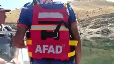 Elazığ'da batan balıkçı teknesindeki bir kişiyi arama çalışması sürüyor