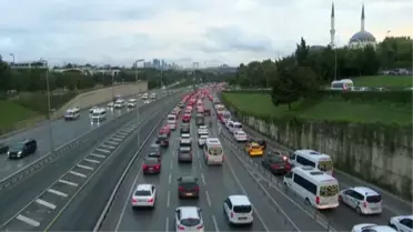 Yeni eğitim öğretim döneminin bugün başlayacak olması dolayısıyla trafik yoğunluğu yaşandı