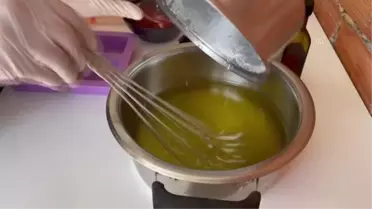 Hamsi yağından renkli sabun üretiyorlar