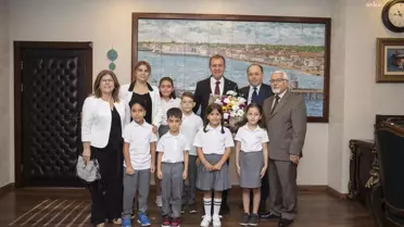 Mezitli Vali Şenol İlkokulu Öğrencileri Mersin Büyükşehir Belediye Başkanı Seçer'i Ziyaret Etti