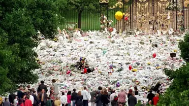 Prenses Diana çiçekleriyle Kraliçe II. Elizabeth'i gölgede bıraktı