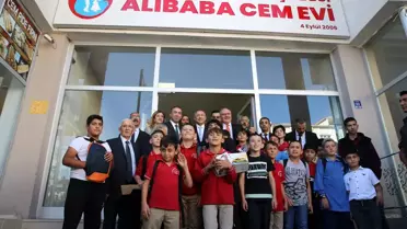 Cumhurbaşkanı Yardımcısı Oktay, Sivas'ta Alibaba Cemevi'ni ziyaret etti