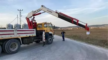 Vinçle gelin arabasının önünü kesip, bahşiş istedi