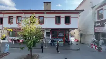 Yozgat'ta bir evden 2 kamyon çöp çıkarıldı