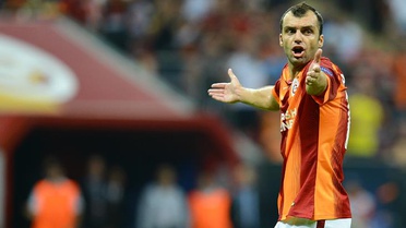 Eski Galatasaraylı yıldız futbol hayatına 39 yaşında veda etti