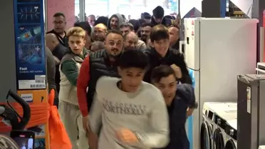 Kırıkkale'de bir mağaza, Iphone marka telefona indirim yapınca izdiham yaşandı
