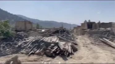 Afgan depremzedeler kış aylarının yaklaşmasıyla soğuktan korunmanın yollarını arıyor