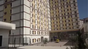 Bakan Kasapoğlu, Bursa'daki GSB yurdunda öğrenci ve velilere baklava ikram etti Açıklaması