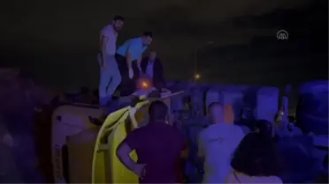 Kocaeli'de devrilen tırın sürücüsü yaralandı