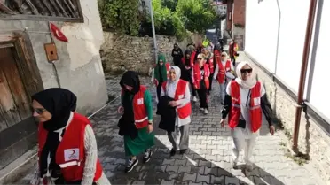 Karabük'te Türk Kızılay üyeleri sağlıklı yaşama dikkati çekmek için yürüdü