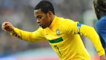 İtalya, toplu tecavüz olayına karışan futbolcu Robinho için Brezilya'ya iade başvurusu yaptı