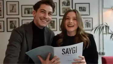 Yeni Sevgilisiyle Sarmaş Dolaş Poz Verdi!