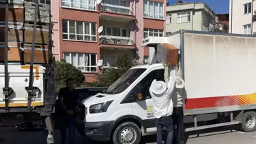 Aksaray haber | Aksaray'da kamyona çarpan tırdaki kovanlarda bulunan arılar çevredekilere zor anlar yaşattı