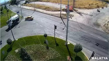 Son dakika haberi | Dört kişinin yaralandığı feci kaza kameraya yansıdı