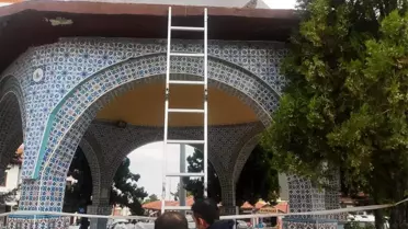 Son dakika haber... Şadırvanda mahsur kalan kediyi polisler kurtardı