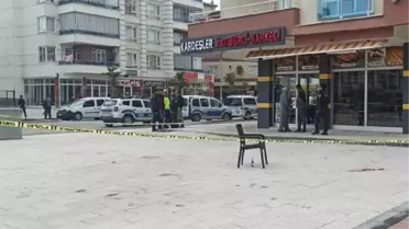 SOKAKTA BIÇAKLANDI, SIĞINDIĞI İŞ YERİNDE ÖLDÜ