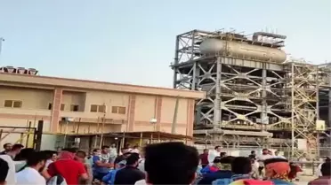 İran'da petrol işçileri, gösterilere destek için greve gitti
