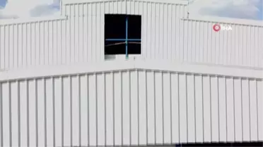 Torosların lezzetli kiraz ve elması, elektriği güneş enerjisiyle üretilen soğuk hava deposunda korunuyor
