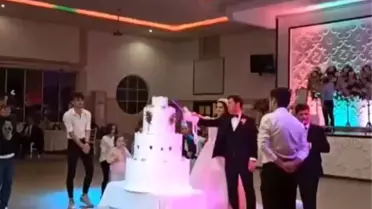 Öyle bir şaka yaptı ki gelin ve damadın aklı gitti
