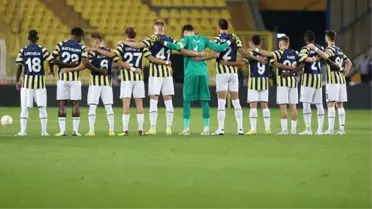 Fenerbahçe'nin AEK Larnaca maçı kamp kadrosunda 5 futbolcu yer almadı