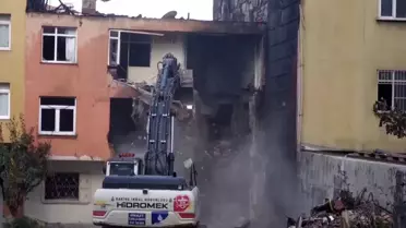 Son dakika haber | Kadıköy'de patlamanın yaşandığı bina iş makinesiyle yıkılmaya başlandı