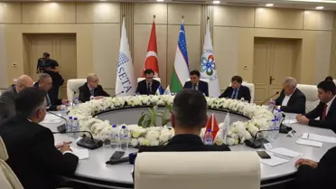 Türk ve Özbek siyaset uzmanları Türkiye-Özbekistan ilişkilerini ele aldı