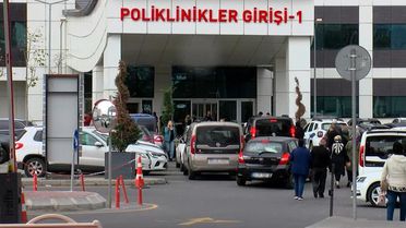 Rapor almak için hastaneye gitti! 4 güvenlik görevlisini bıçakla yaraladı
