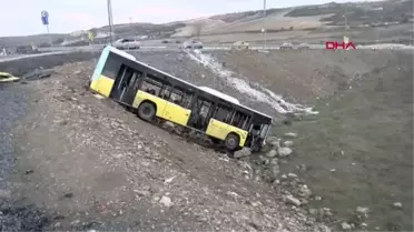BAŞAKŞEHİR'DE PARK HALİNDEYKEN FRENİ BOŞALAN İETT OTOBÜSÜ ŞARAMPOLE DÜŞTÜ