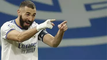 Benzema ödül törenine eli bandajsız çıktı! Serçe parmağının şeklini görenler çok şaşırdı
