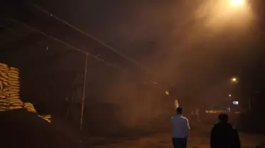 Son dakika haberi... BURSA'DA ODUN VE KÖMÜR DEPOLAMA TESİSİNDE KORKUTAN YANGIN; 'AYNI YERDE 1 AY ÖNCE DE YANGIN ÇIKMIŞTI'