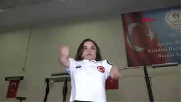 SPOR 'Kolları güçsüz yapamaz' diyenlere inat, halterde Avrupa ikincisi oldu