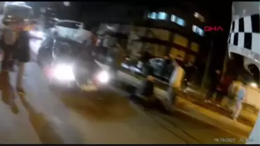 İSTANBUL-BAYRAMPAŞA'DA MOTOSİKLETİN ÇARPTI KADIN MİDİBÜSÜN ALTINA GİRDİ