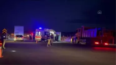 Kars haberleri | Kars'ta midibüsle tır çarpıştı, 2'si ağır 14 kişi yaralandı