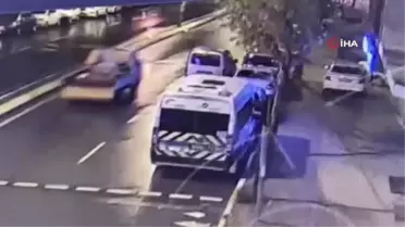 Avcılar'da hırdavat ve giyim malzemesi çalan hırsız kamerada