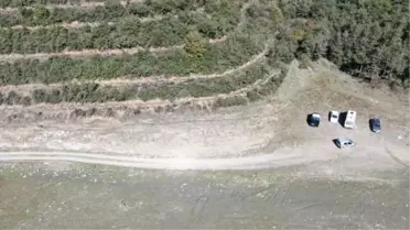 Su seviyesi düştü baraj gölünde araçlar dolaşmaya başladı