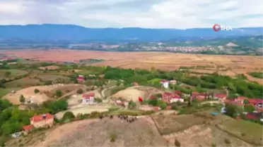 Bursa yerel haberleri | Binali Yıldırım'ın hediye ettiği Türk bayrağını köyün en tepesine diktiler