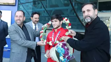 Erzincan spor haberleri | Dünya üçüncüsü güreşçi Emrah Ormanoğlu, Erzincan'a döndü