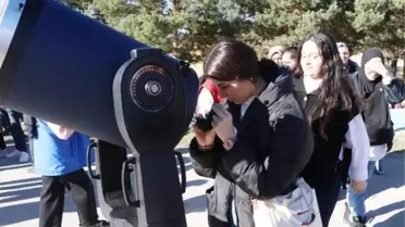 Güneş tutulmasını kampüse konulan teleskoplarla izlediler